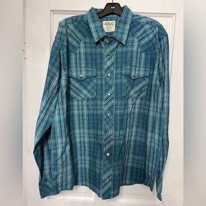 Mens Ariat size XL blue/green Pearl Snap long sleeve shirt.